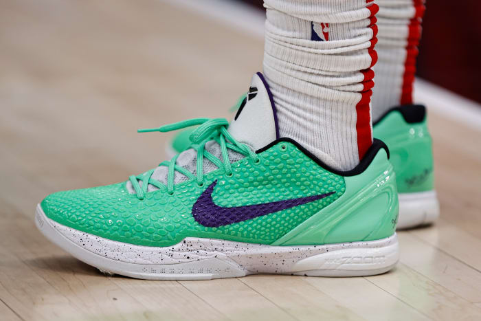 Chicago Bulls forward DeMar DeRozan wearing the Nike Kobe 6 Protro 'Green PE'.